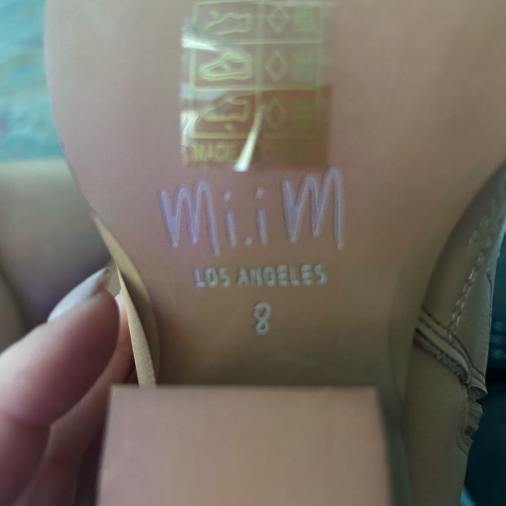 Tan and White Western Cowboy Boots - Picture 5 of 5